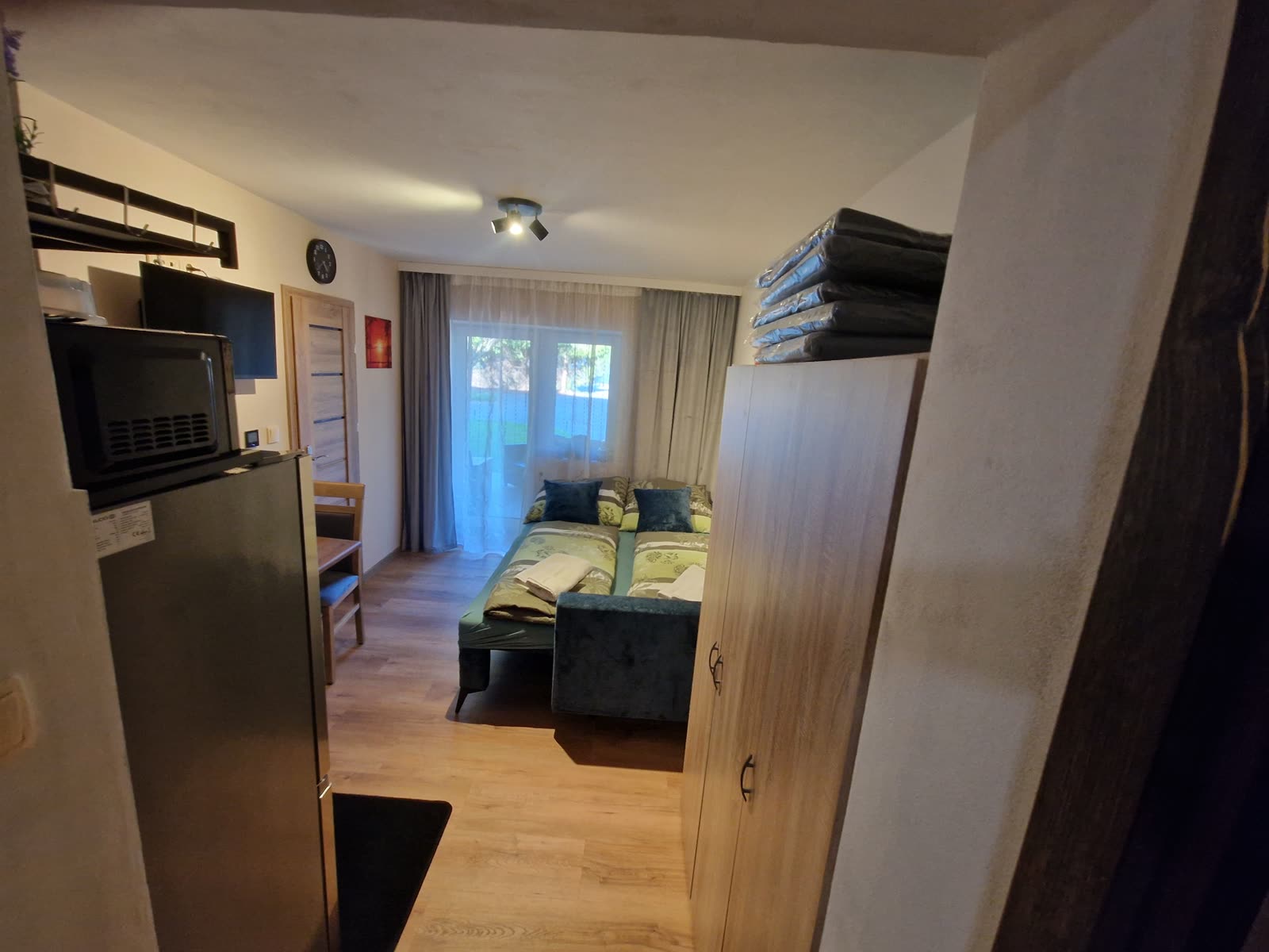 Pohled do apartmánu s lůžky